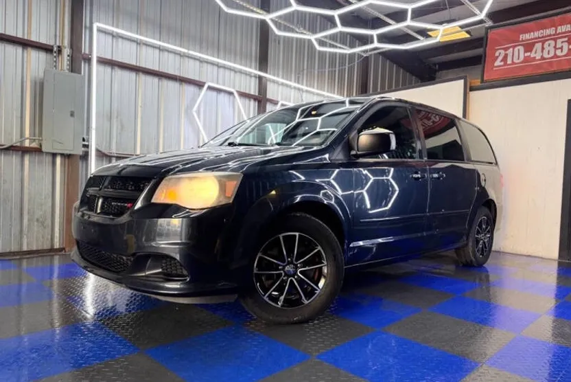 2014 Dodge Grand Caravan SE photo 1