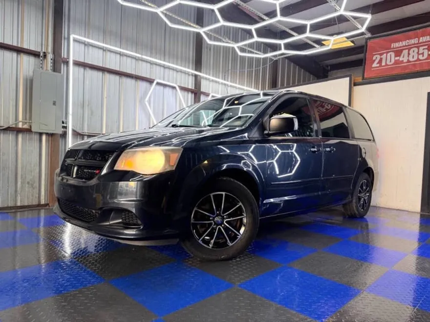 2014 Dodge Grand Caravan SE photo 1
