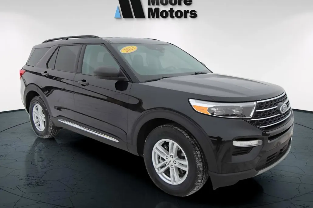 2023 Ford Explorer XLT photo 1