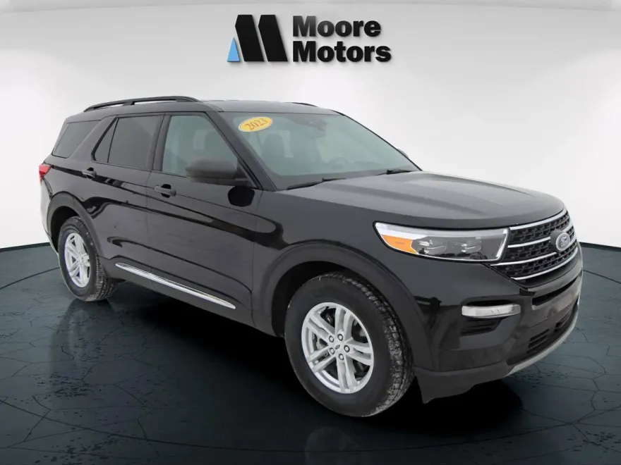 2023 Ford Explorer XLT photo 1