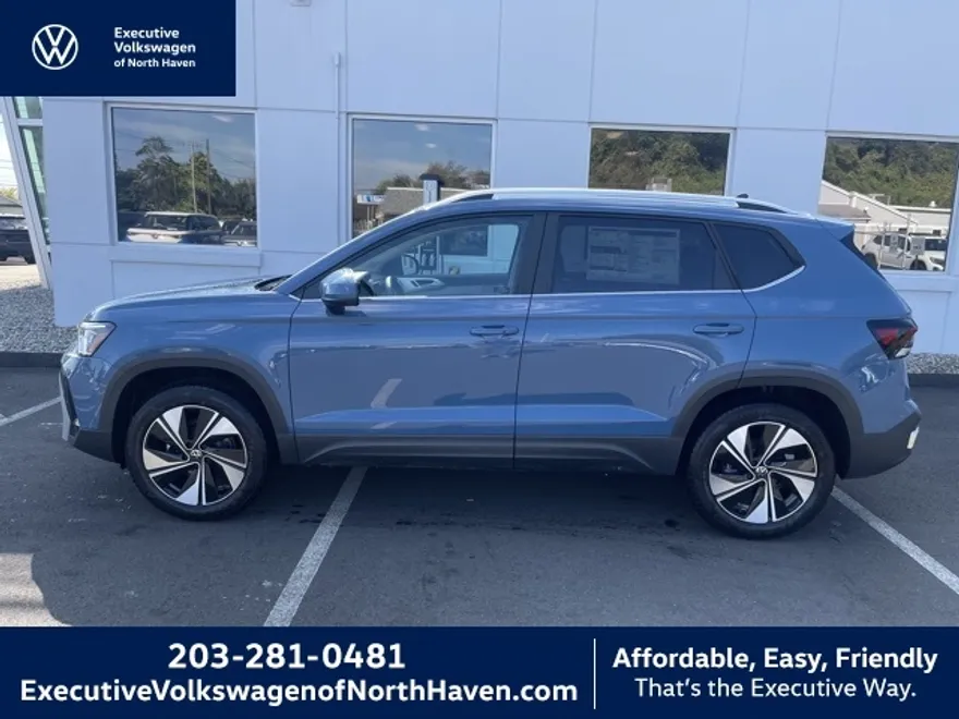2025 Volkswagen Taos SE photo 1