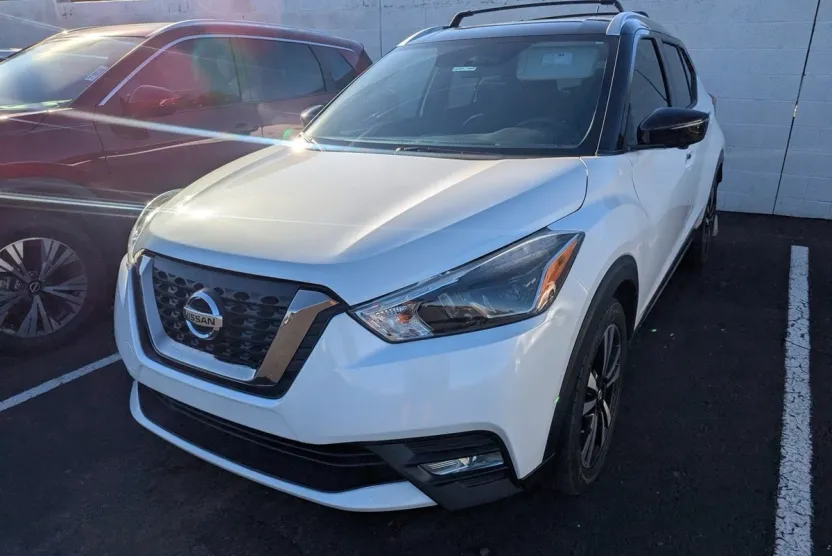 2018 Nissan Kicks SR photo 1