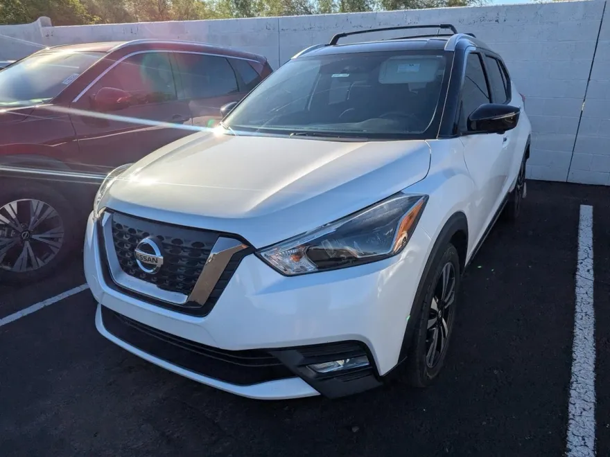 2018 Nissan Kicks SR photo 1