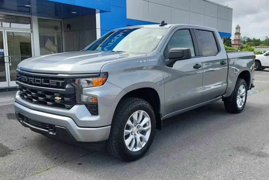 2025 Chevrolet Silverado 1500 Custom photo 1