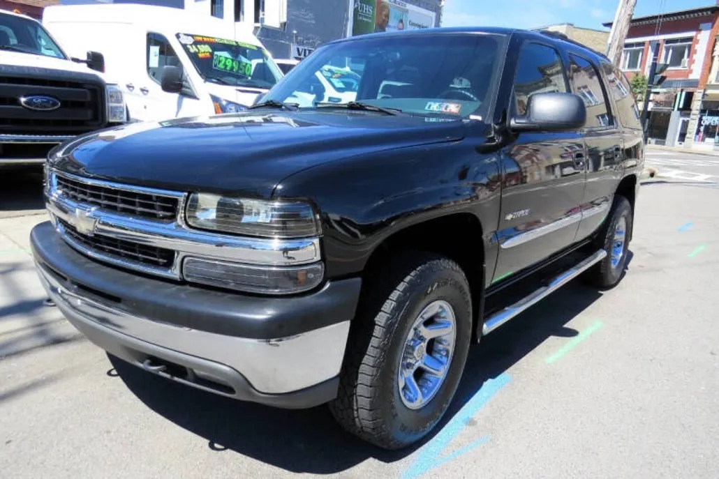 2001 Chevrolet Tahoe LS photo 1