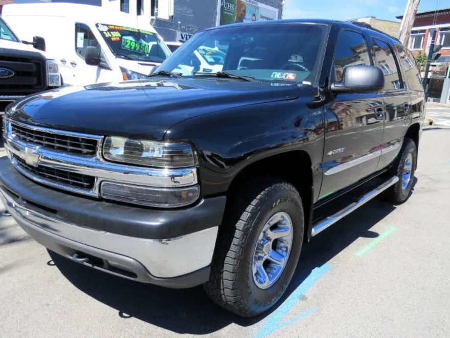 2001 Chevrolet Tahoe LS photo 1