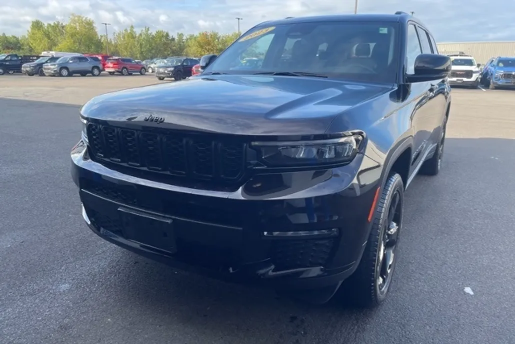 2023 Jeep Grand Cherokee Limited photo 1