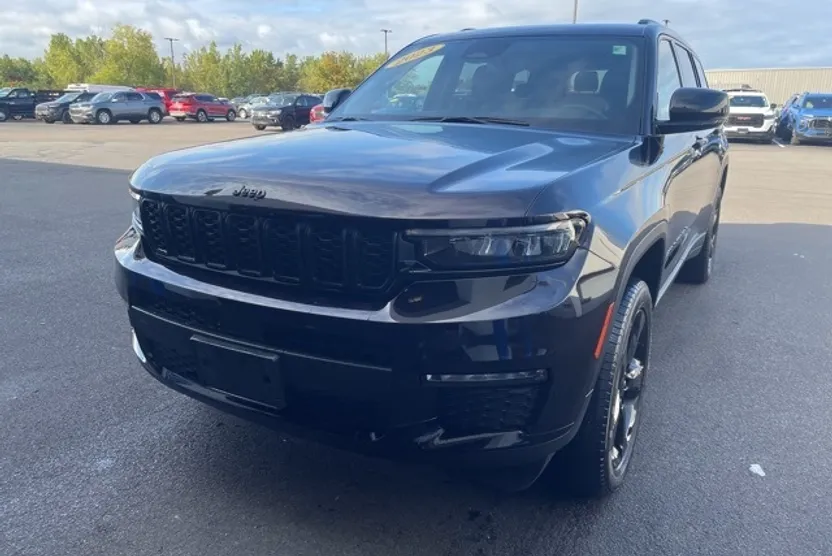 2023 Jeep Grand Cherokee Limited photo 1