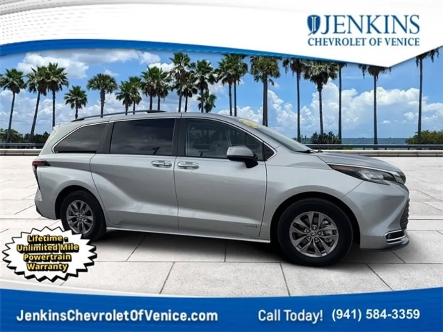 2021 Toyota Sienna XLE Hybrid photo 1