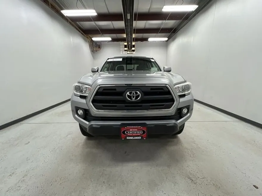 2017 Toyota Tacoma SR5 photo 1