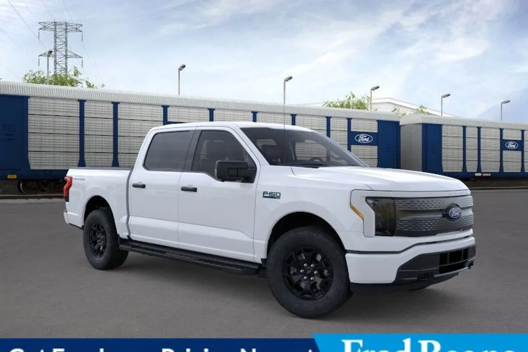 2025 Ford F-150 Lightning XLT photo 1