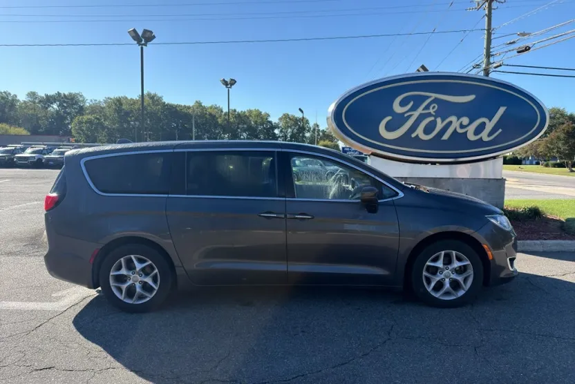 2018 Chrysler Pacifica Touring Plus photo 1
