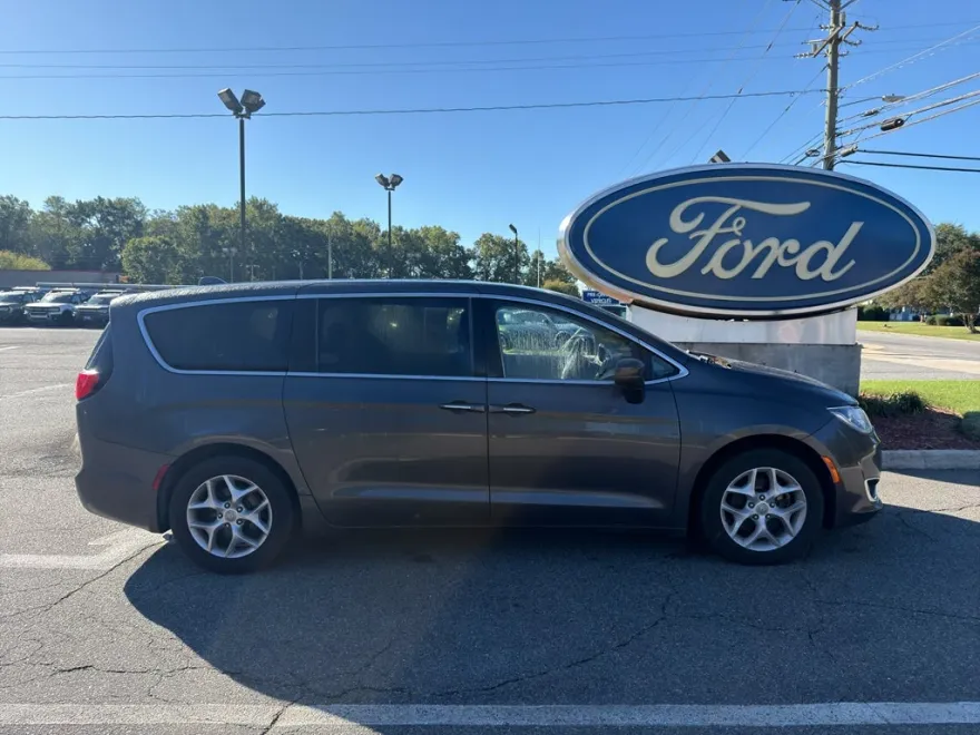 2018 Chrysler Pacifica Touring Plus photo 1