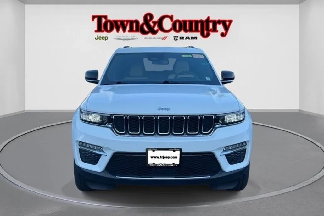 2023 Jeep Cherokee 4xe photo 1