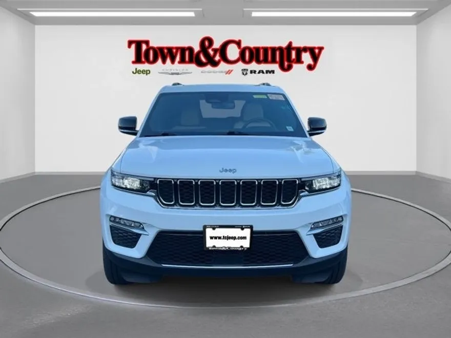 2023 Jeep Cherokee 4xe photo 1