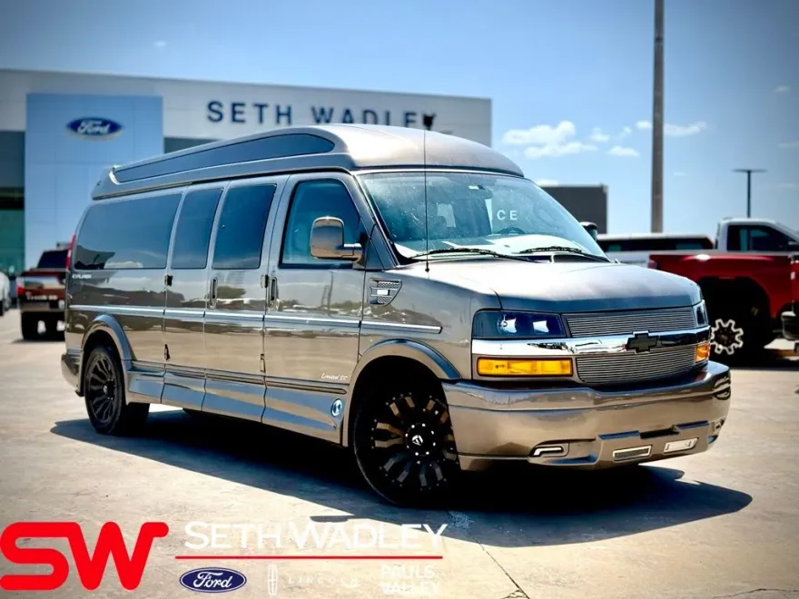 2023 Chevrolet Express 2500 Cargo Van photo 1