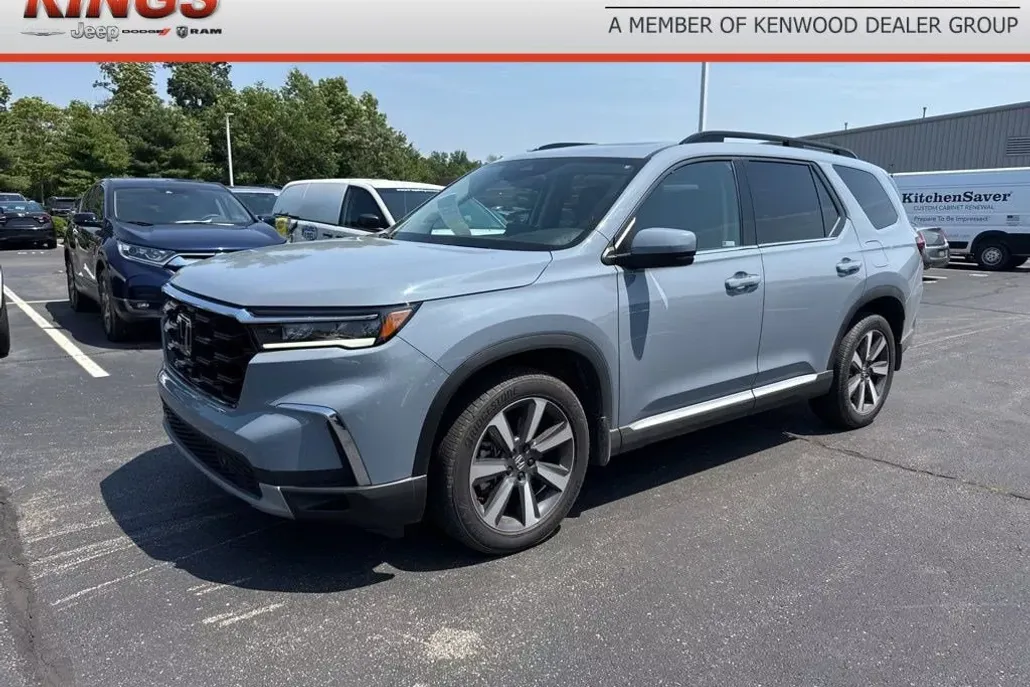 2023 Honda Pilot Touring photo 1