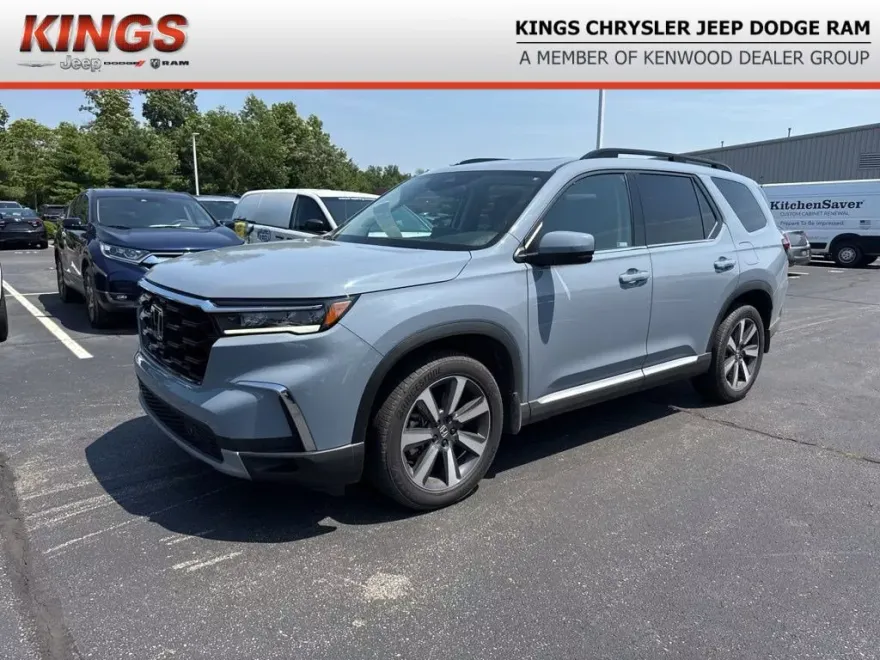 2023 Honda Pilot Touring photo 1