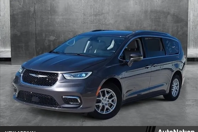 2021 Chrysler Pacifica Touring L photo 1