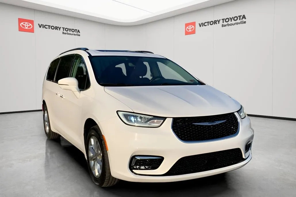 2021 Chrysler Pacifica Touring L photo 1