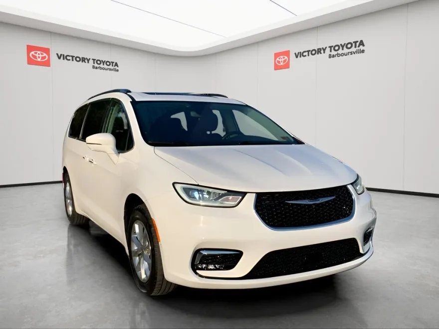 2021 Chrysler Pacifica Touring L photo 1