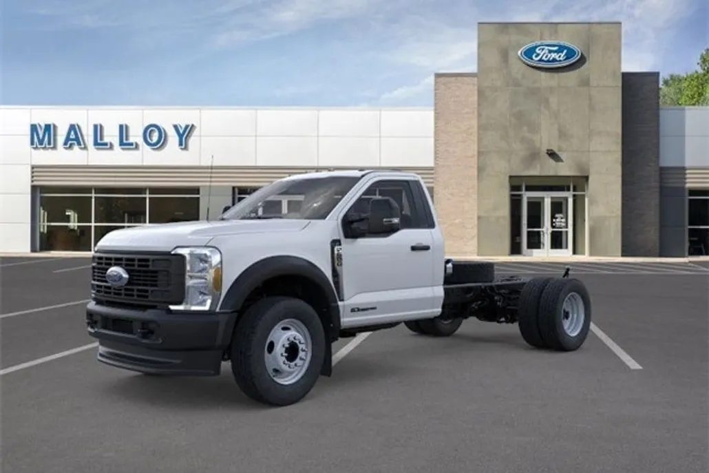 2025 Ford F-600 photo 1