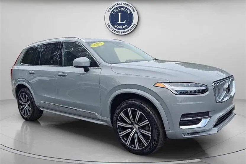 2025 Volvo XC90 Core AWD photo 1