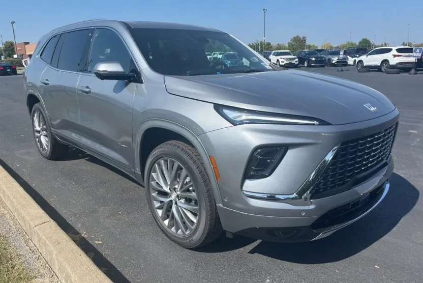 2026 Buick Enclave Avenir photo 1