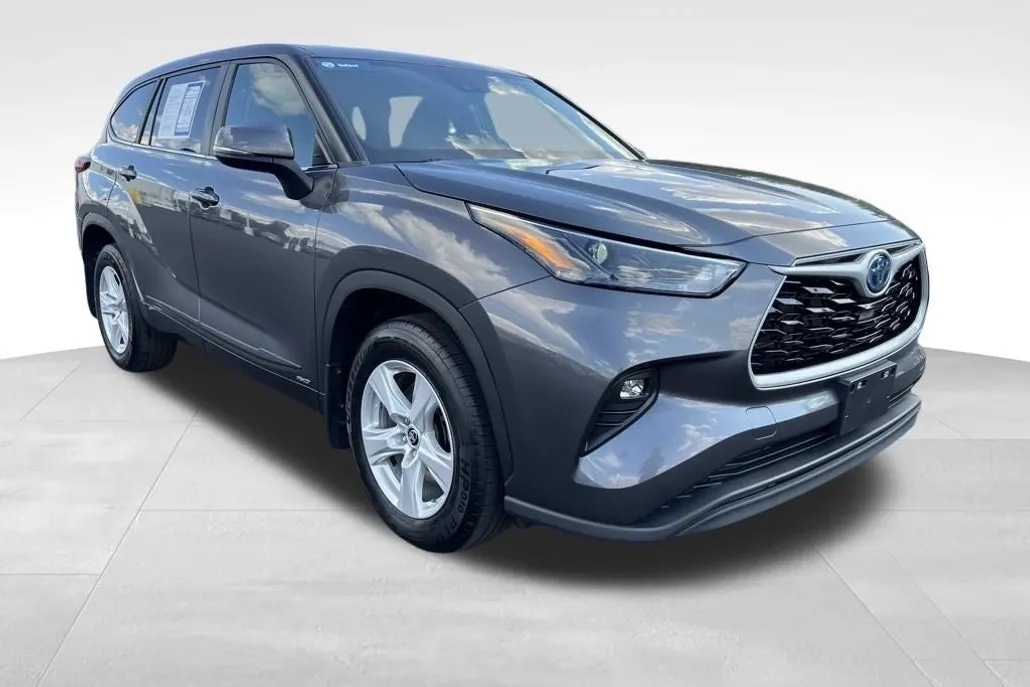 2023 Toyota Highlander Hybrid LE photo 1