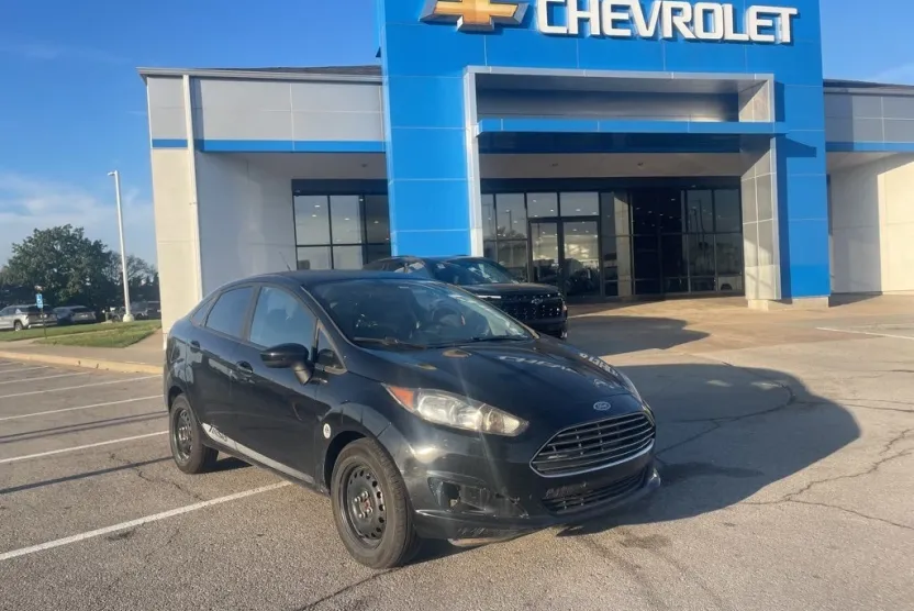 2016 Ford Fiesta S photo 1
