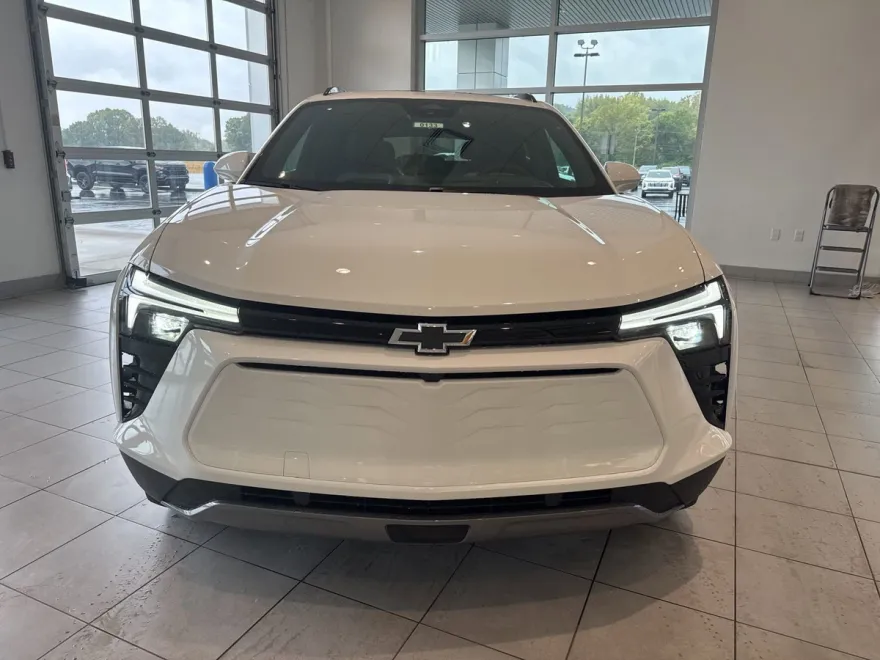2026 Chevrolet Blazer EV photo 1