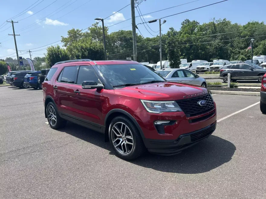 2018 Ford Explorer Sport photo 1