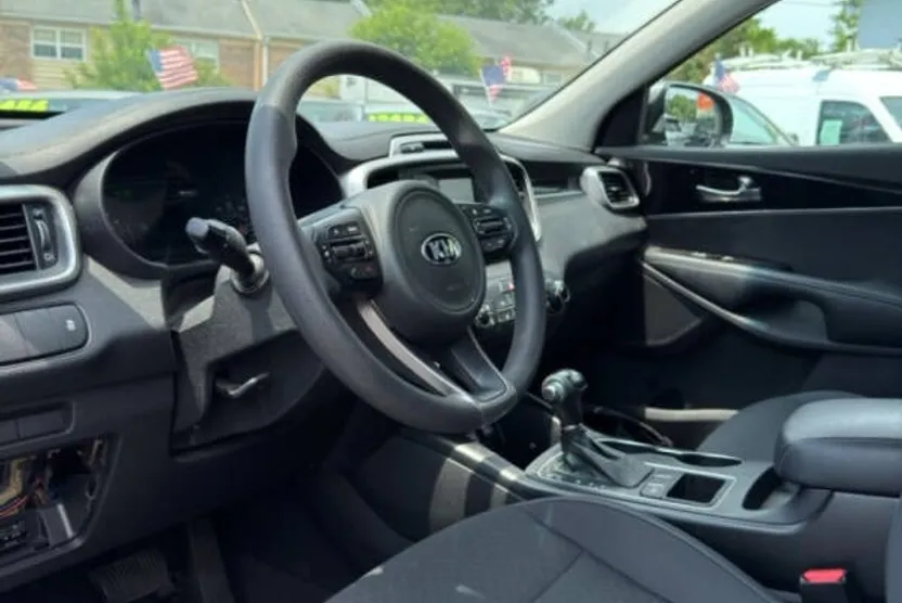 2017 Kia Sorento LX photo 1