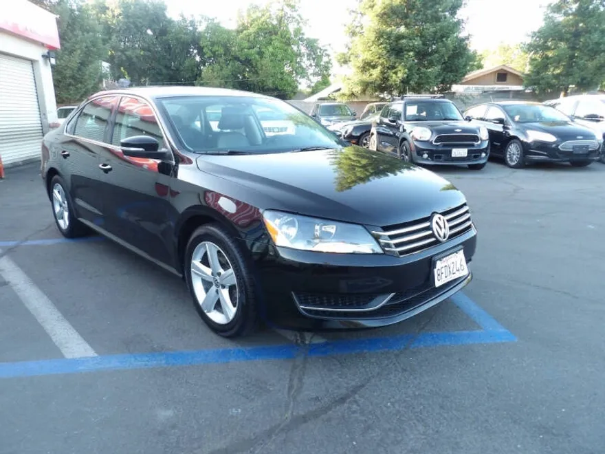 2013 Volkswagen Passat SE photo 1