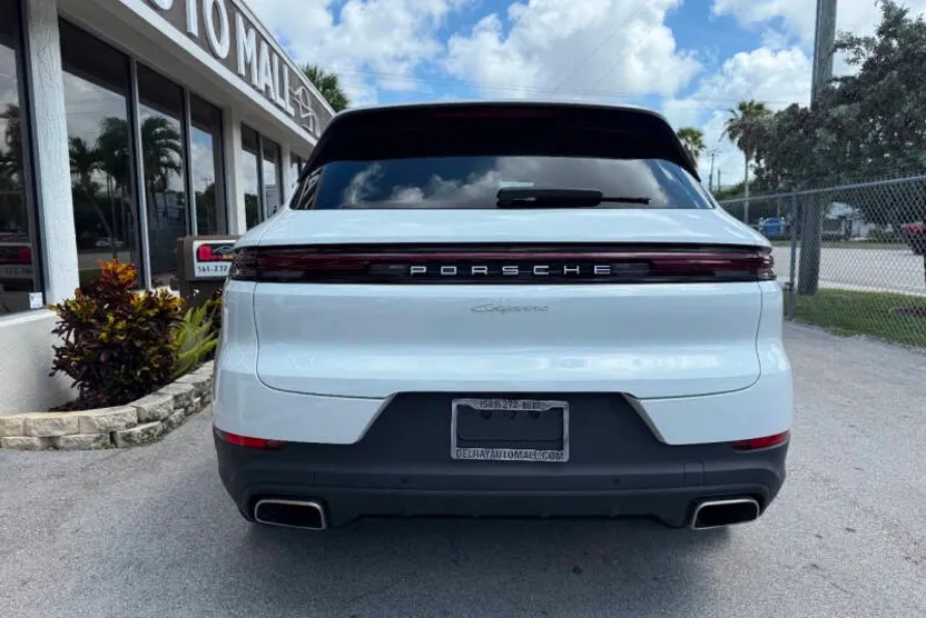 2024 Porsche Cayenne photo 1