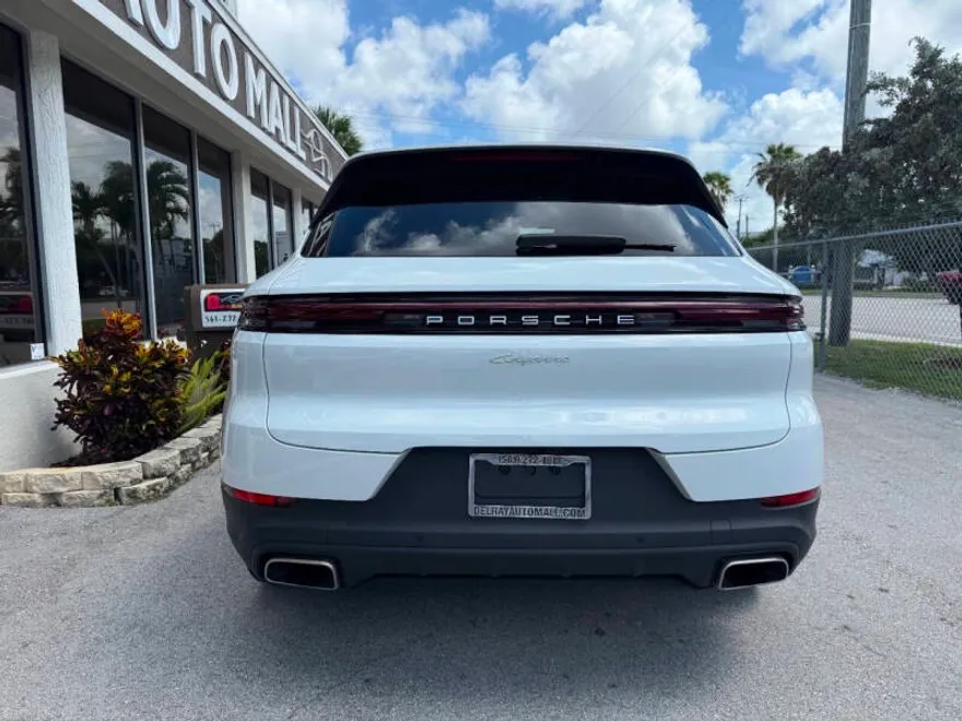 2024 Porsche Cayenne photo 1