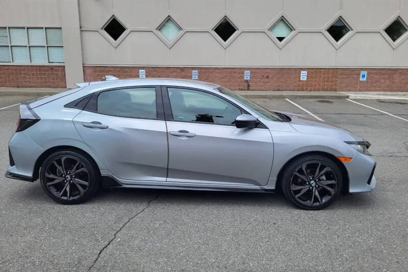 2018 Honda Civic Sport photo 1