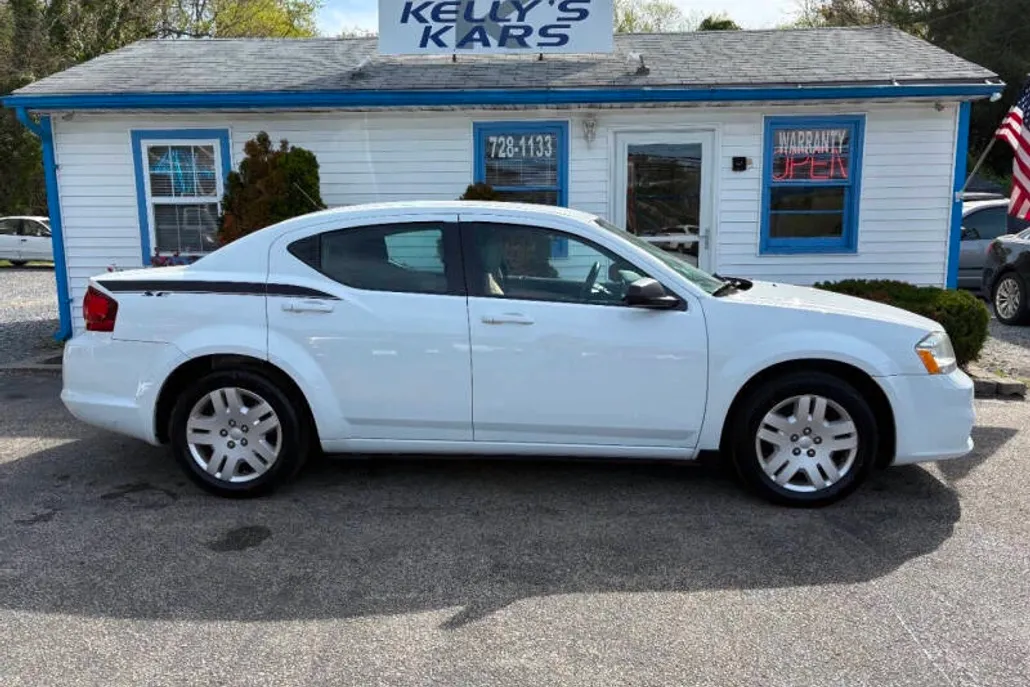 2014 Dodge Avenger SE photo 1