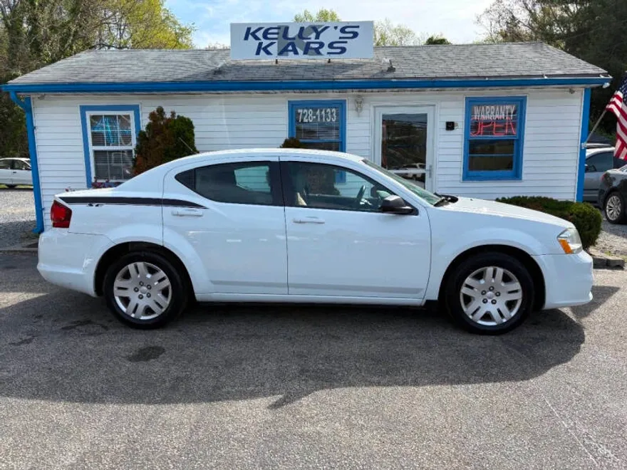 2014 Dodge Avenger SE photo 1
