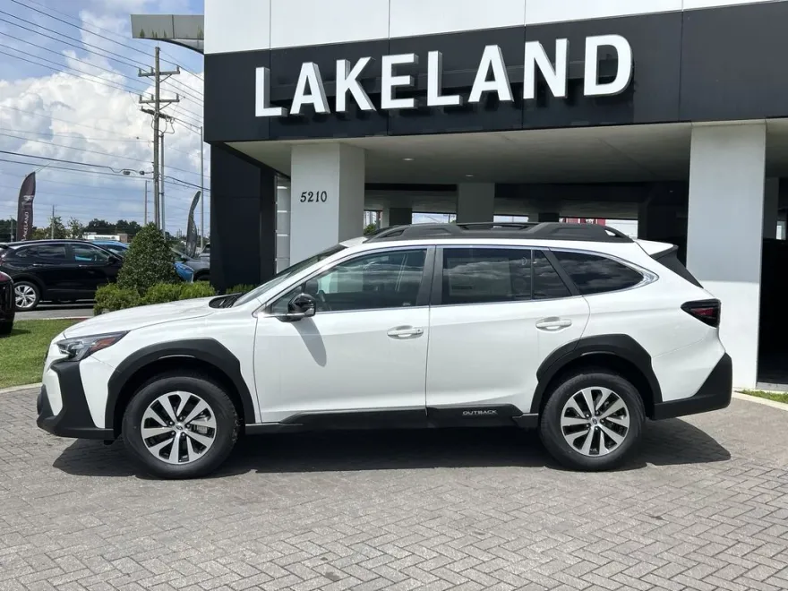 2025 Subaru Outback Premium photo 1