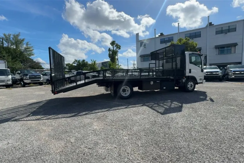 2024 Chevrolet Silverado 4500HD Base photo 1