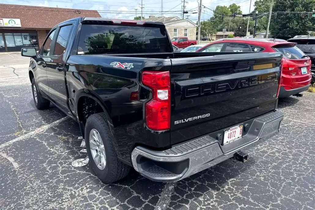 2022 Chevrolet Silverado 1500 LT photo 1