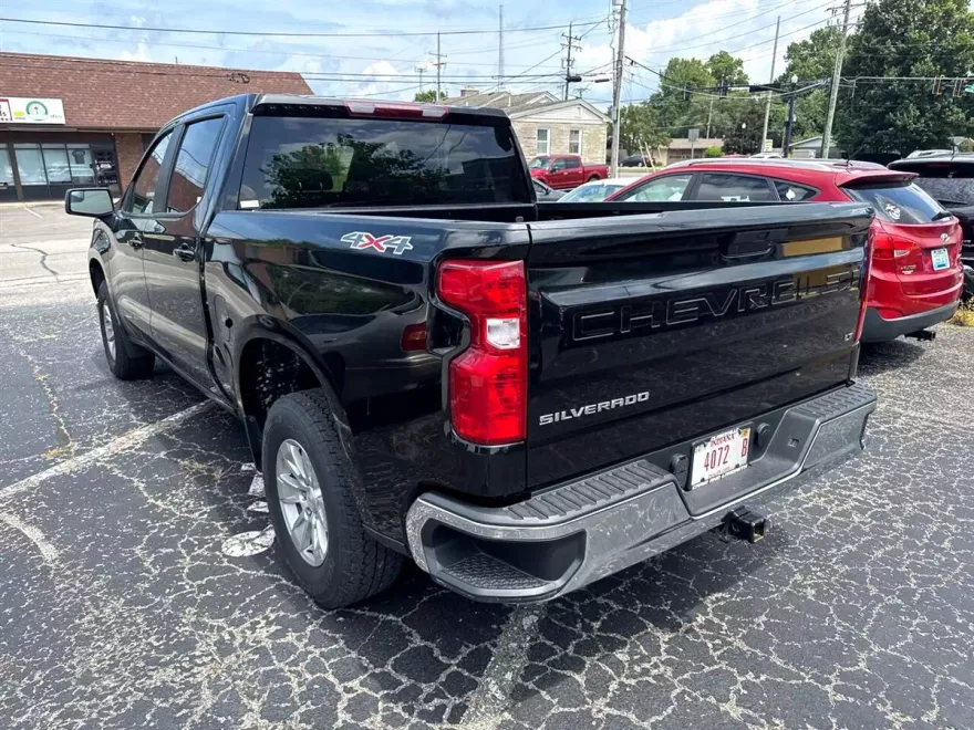2022 Chevrolet Silverado 1500 LT photo 1