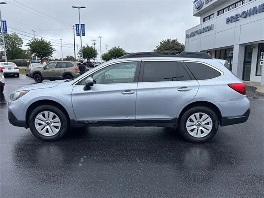 2018 Subaru Outback 2.5i Premium photo 1