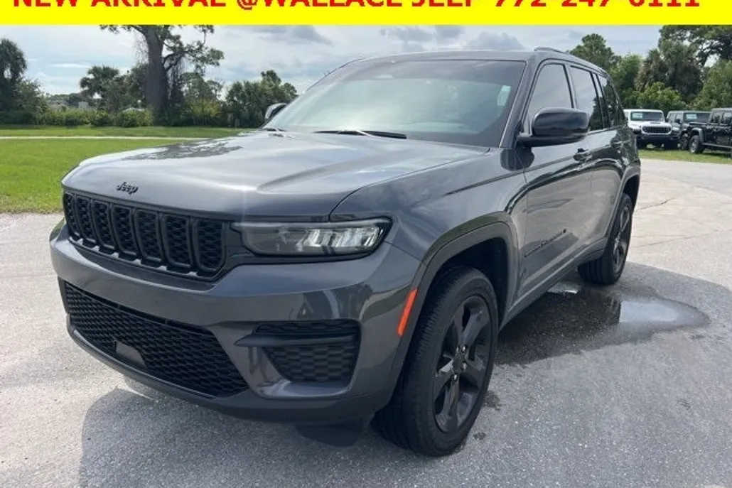 2023 Jeep Grand Cherokee Altitude photo 1