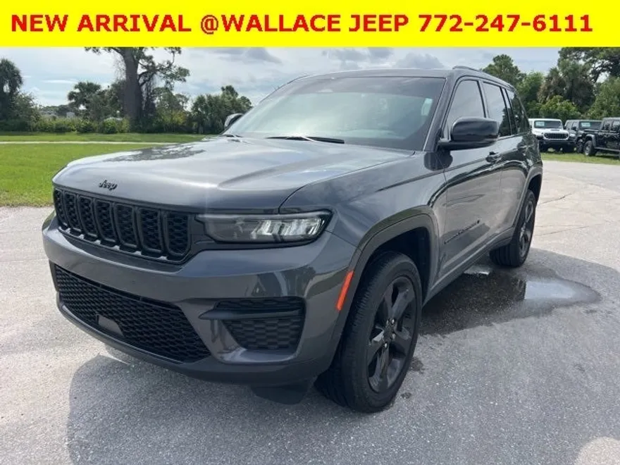 2023 Jeep Grand Cherokee Altitude photo 1