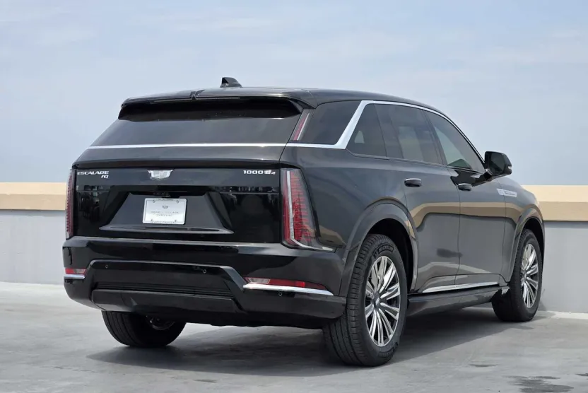 2026 Cadillac Escalade IQ Luxury photo 1