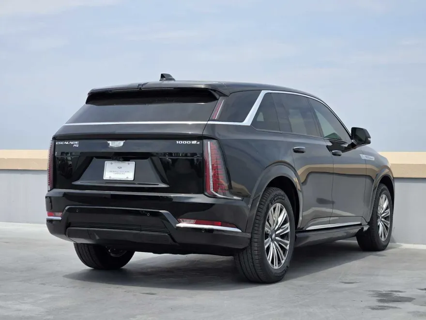 2026 Cadillac Escalade IQ Luxury photo 1