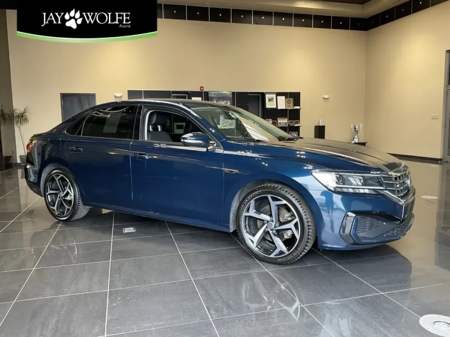 2020 Volkswagen Passat 2.0T R-Line photo 1