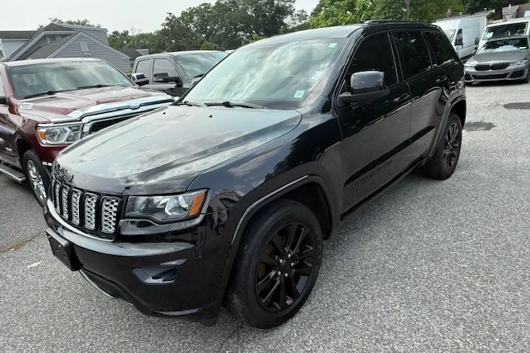 2019 Jeep Grand Cherokee Altitude photo 1